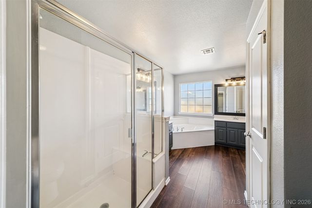 11710 S Willow Place, Jenks, OK 74037