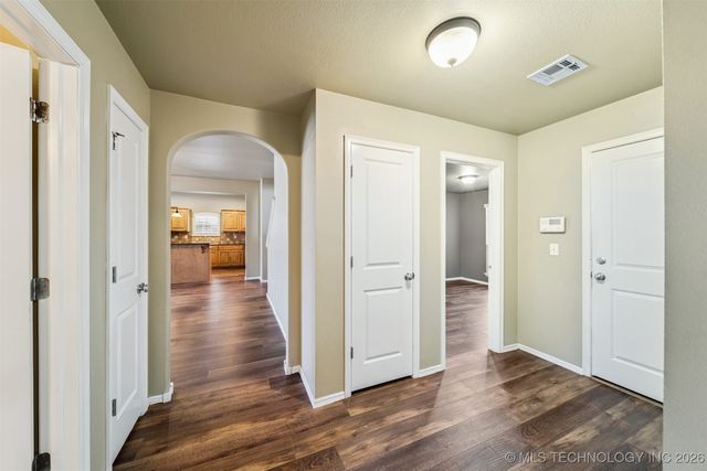 11710 S Willow Place, Jenks, OK 74037