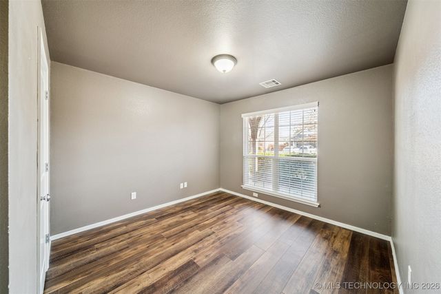 11710 S Willow Place, Jenks, OK 74037