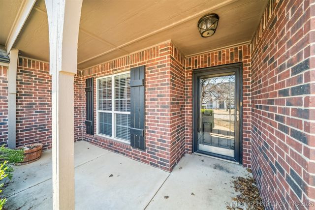 11710 S Willow Place, Jenks, OK 74037