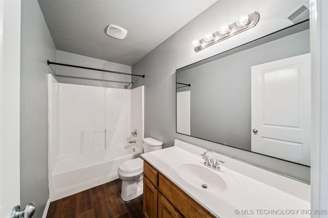 11710 S Willow Place, Jenks, OK 74037