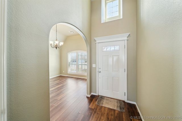 11710 S Willow Place, Jenks, OK 74037