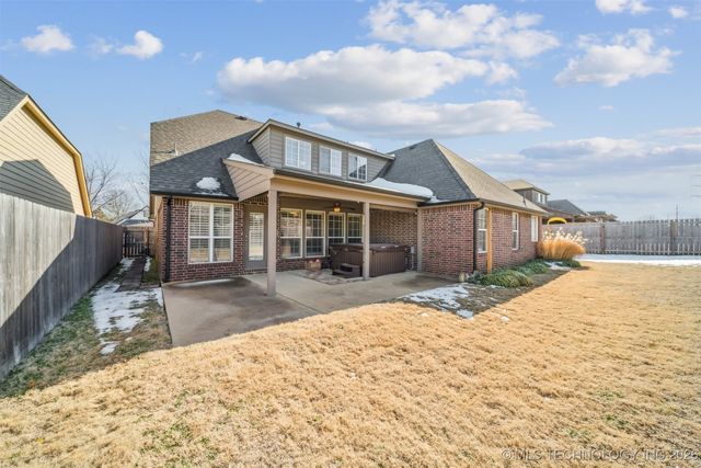11710 S Willow Place, Jenks, OK 74037