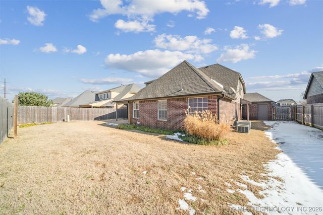 11710 S Willow Place, Jenks, OK 74037