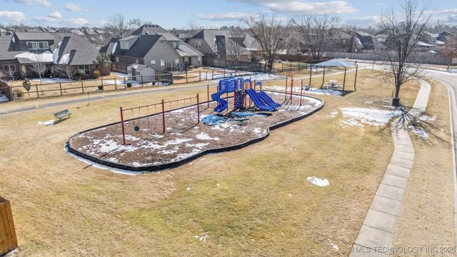 11710 S Willow Place, Jenks, OK 74037