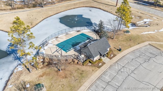 11710 S Willow Place, Jenks, OK 74037