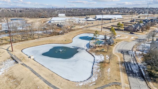 11710 S Willow Place, Jenks, OK 74037