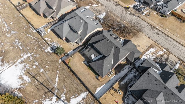 11710 S Willow Place, Jenks, OK 74037