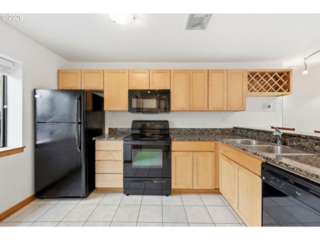 910 Nw NAITO Pkwy Nw I-12, Portland, OR 97209