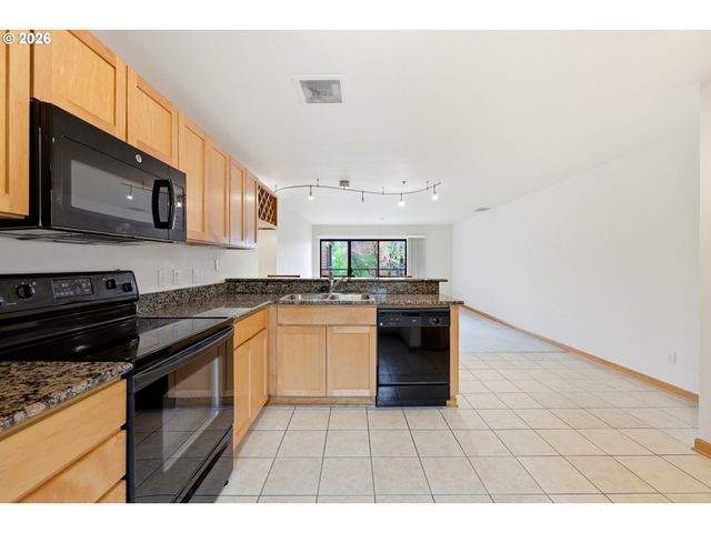 910 Nw NAITO Pkwy Nw I-12, Portland, OR 97209