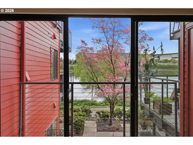 910 Nw NAITO Pkwy Nw I-12, Portland, OR 97209