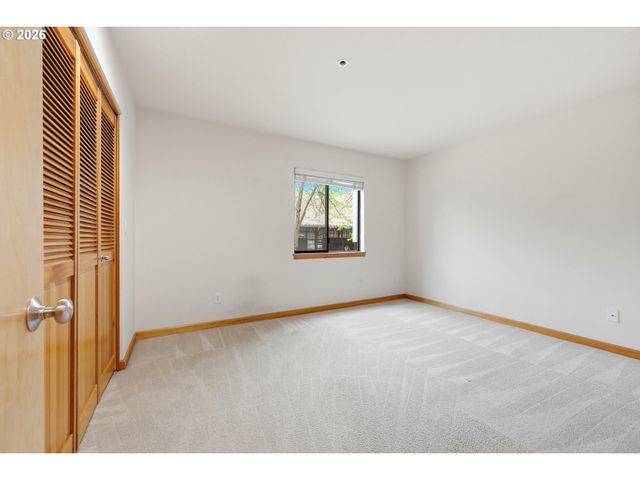 910 Nw NAITO Pkwy Nw I-12, Portland, OR 97209