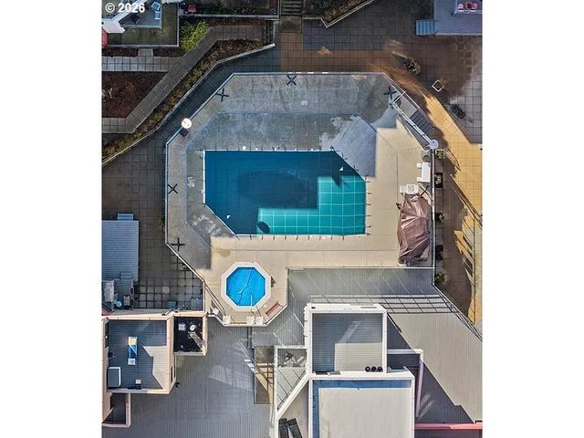 910 Nw NAITO Pkwy Nw I-12, Portland, OR 97209