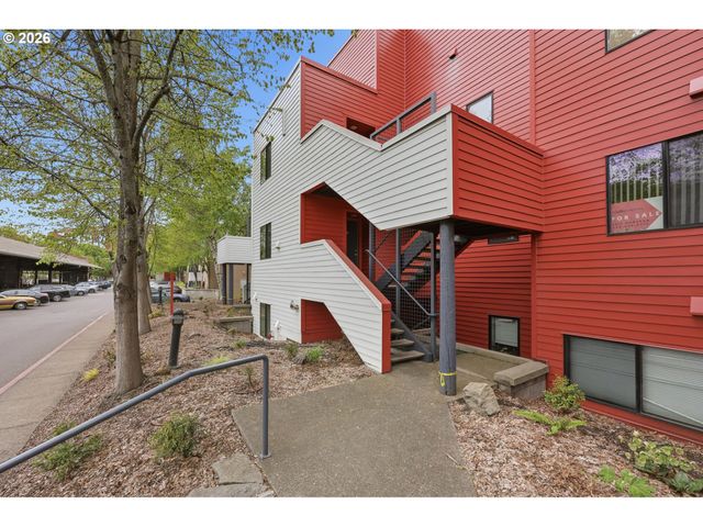 910 Nw NAITO Pkwy Nw I-12, Portland, OR 97209