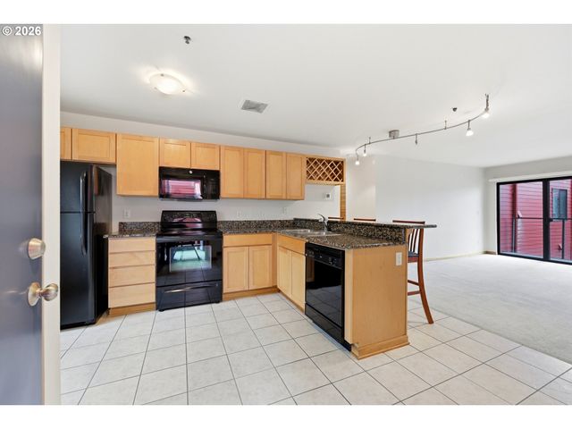 910 Nw NAITO Pkwy Nw I-12, Portland, OR 97209