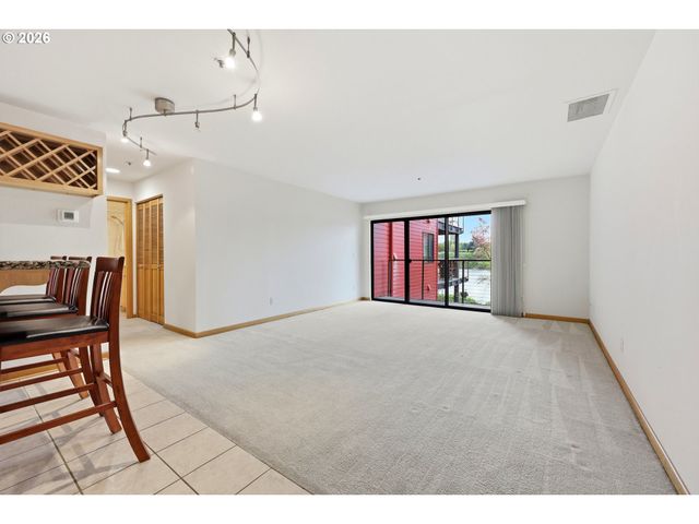 910 Nw NAITO Pkwy Nw I-12, Portland, OR 97209