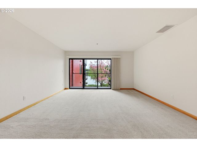 910 Nw NAITO Pkwy Nw I-12, Portland, OR 97209