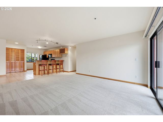 910 Nw NAITO Pkwy Nw I-12, Portland, OR 97209