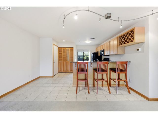 910 Nw NAITO Pkwy Nw I-12, Portland, OR 97209