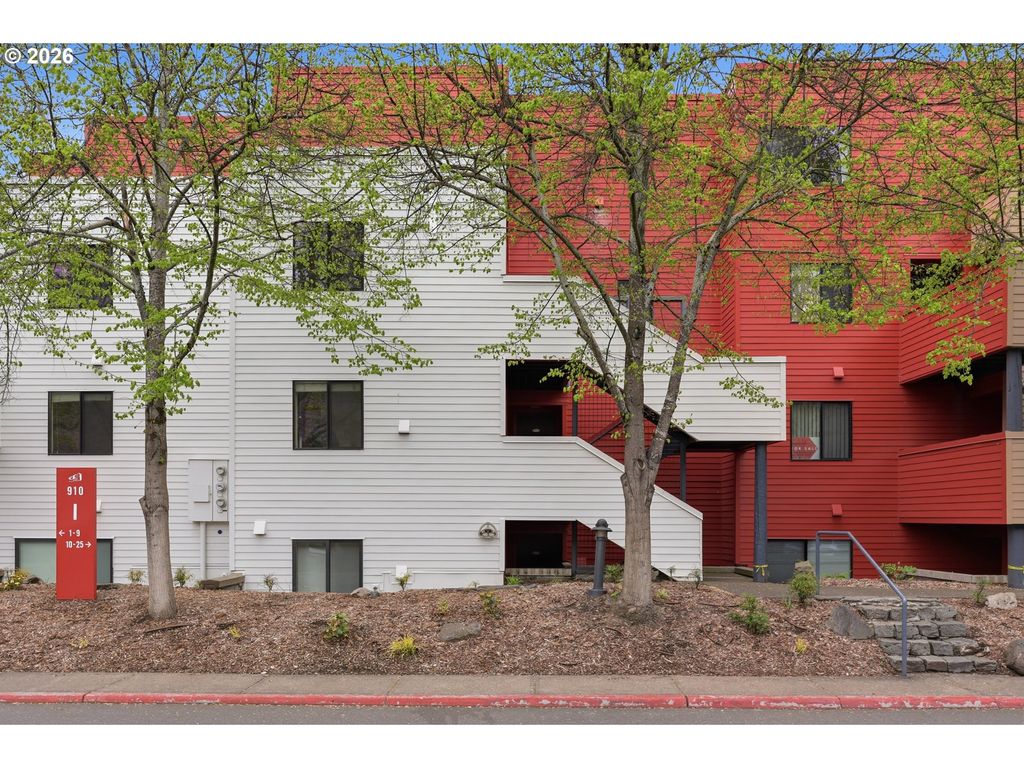 910 Nw NAITO Pkwy Nw I-12, Portland, OR 97209