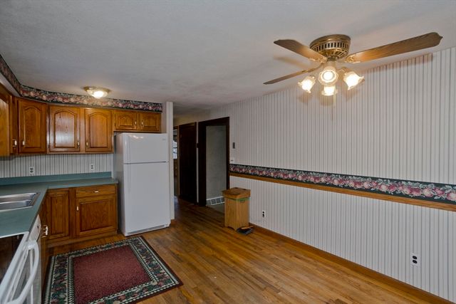 31 Leadmine Road, Southampton, MA 01073