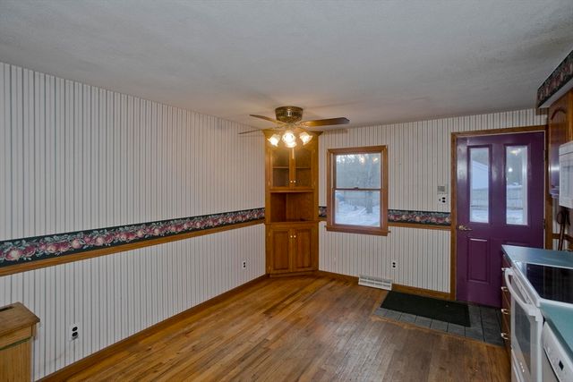 31 Leadmine Road, Southampton, MA 01073