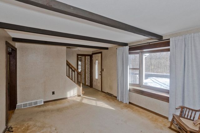 31 Leadmine Road, Southampton, MA 01073