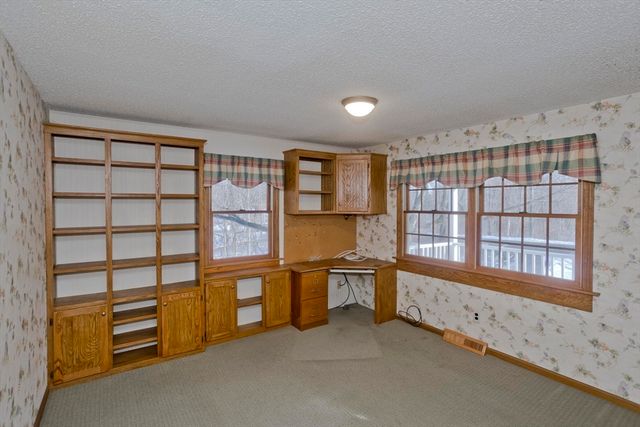 31 Leadmine Road, Southampton, MA 01073