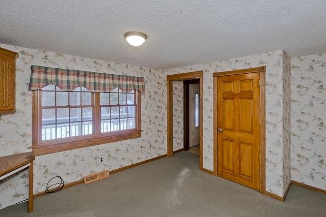 31 Leadmine Road, Southampton, MA 01073