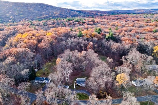 31 Leadmine Road, Southampton, MA 01073