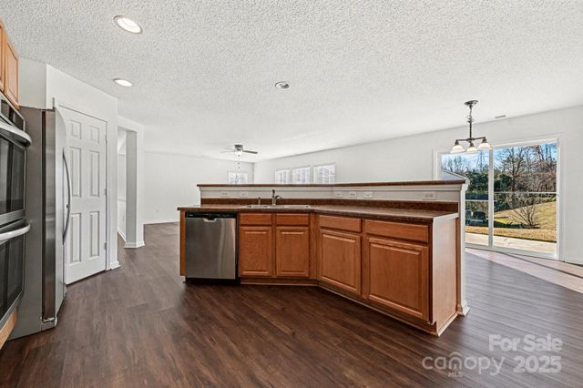 13812 Riding Hill Avenue, Charlotte, NC 28213