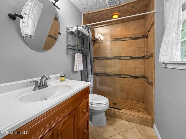 5255 Parkway Drive, Jackson, MS 39211