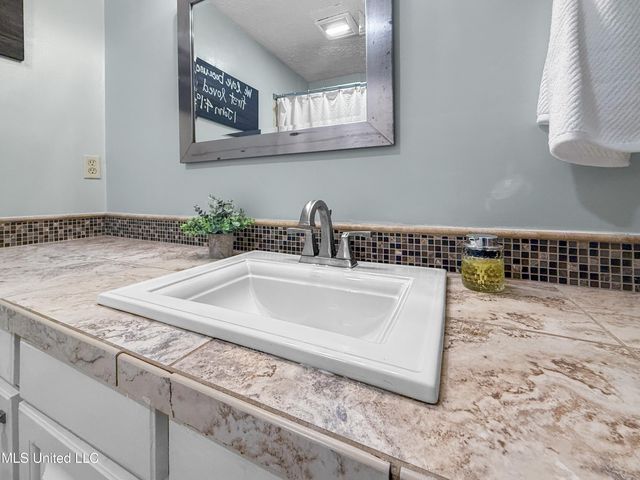 5255 Parkway Drive, Jackson, MS 39211