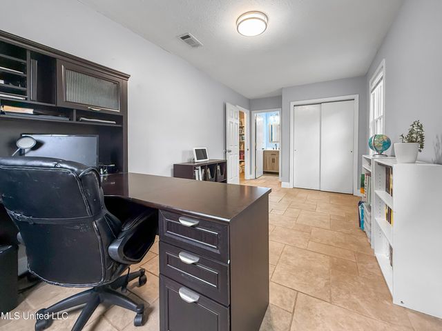 5255 Parkway Drive, Jackson, MS 39211