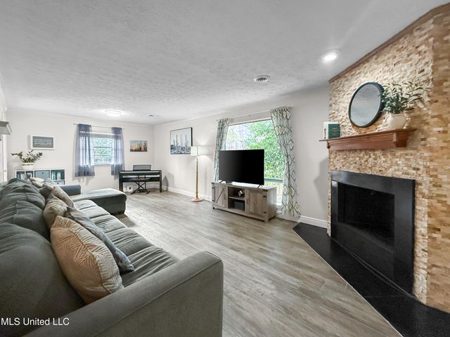 5255 Parkway Drive, Jackson, MS 39211