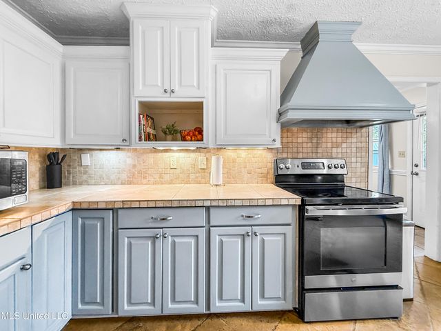 5255 Parkway Drive, Jackson, MS 39211