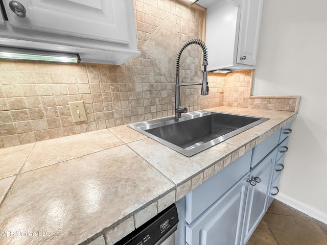 5255 Parkway Drive, Jackson, MS 39211