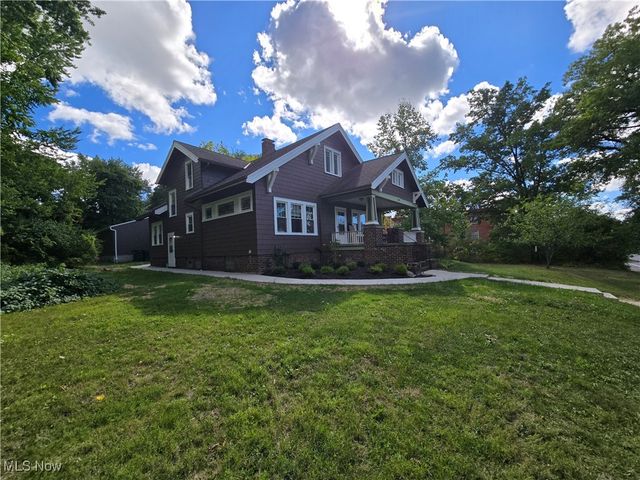 2728 Euclid Heights Boulevard, Cleveland Heights, OH 44106