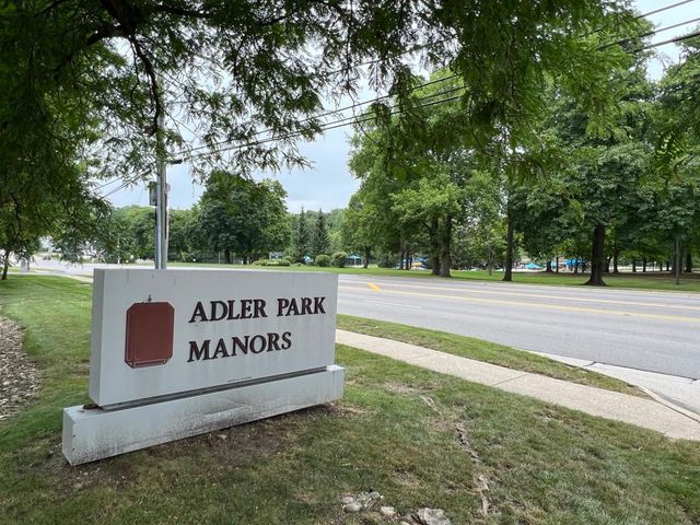 1503 N Milwaukee Avenue 4B, Libertyville, IL 60048