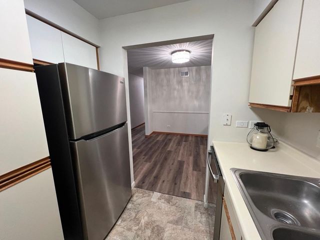 1503 N Milwaukee Avenue 4B, Libertyville, IL 60048