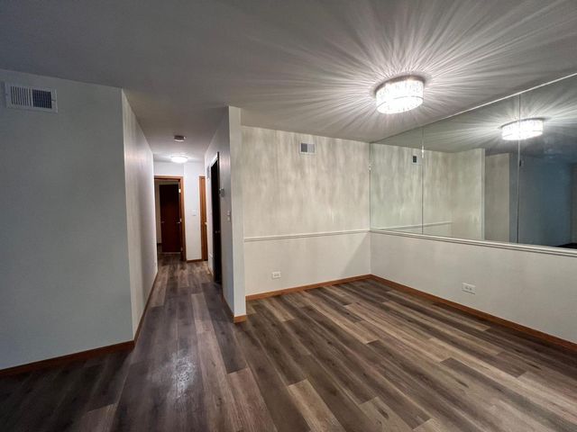 1503 N Milwaukee Avenue 4B, Libertyville, IL 60048