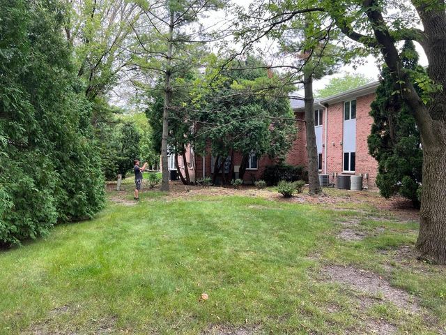 1503 N Milwaukee Avenue 4B, Libertyville, IL 60048