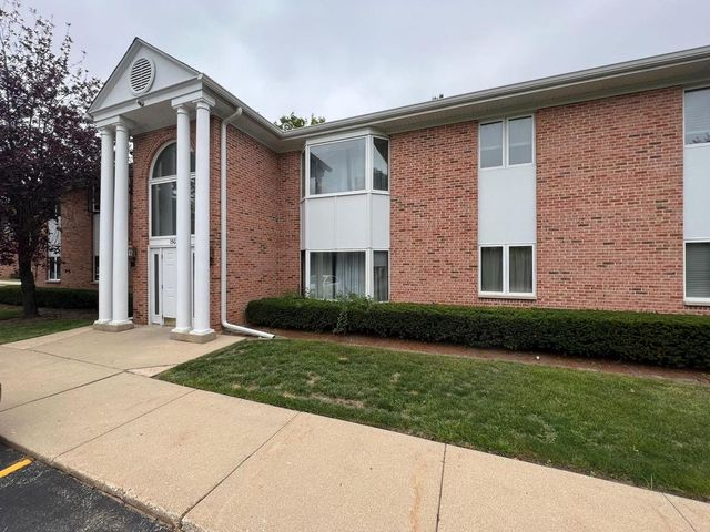 1503 N Milwaukee Avenue 4B, Libertyville, IL 60048