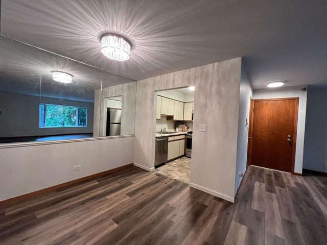 1503 N Milwaukee Avenue 4B, Libertyville, IL 60048