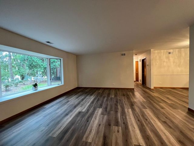 1503 N Milwaukee Avenue 4B, Libertyville, IL 60048