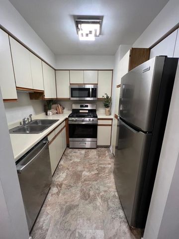1503 N Milwaukee Avenue 4B, Libertyville, IL 60048