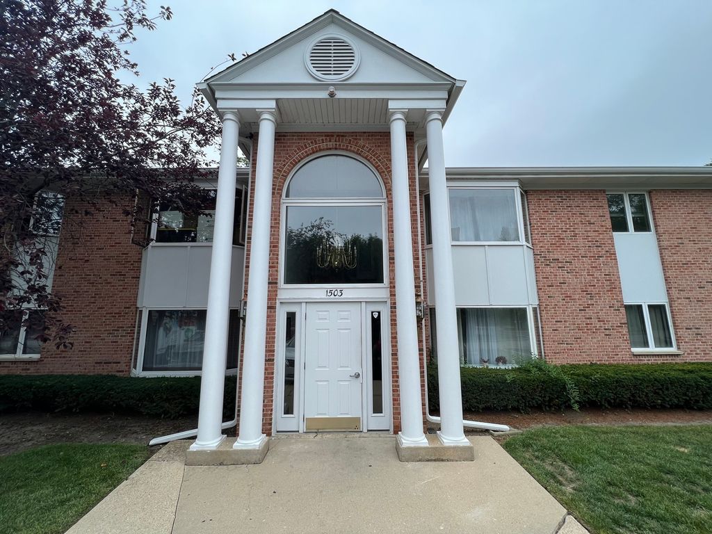1503 N Milwaukee Avenue 4B, Libertyville, IL 60048