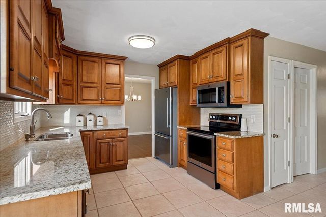 2900 Mill Point Court, Springfield, IL 62704