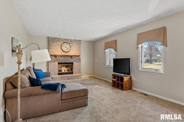 2900 Mill Point Court, Springfield, IL 62704