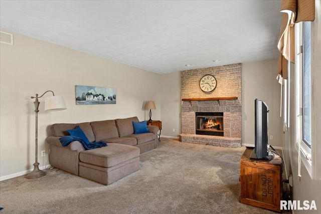 2900 Mill Point Court, Springfield, IL 62704